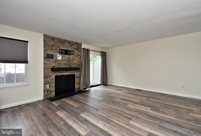 Photo - 190 Barry Ave