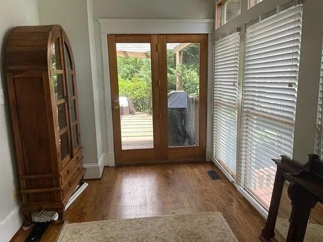 Photo - 566 Rankin St NE