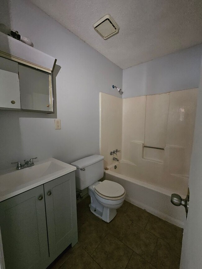 Photo - 415 Station Crossing Dr Unit A