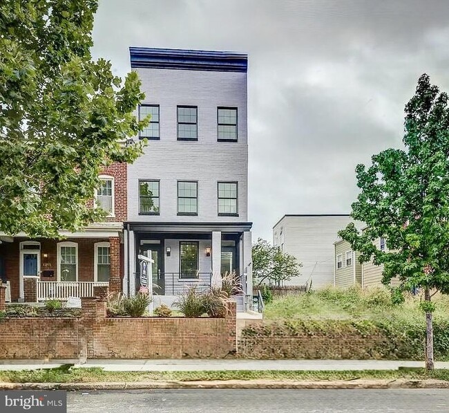 Building Photo - 1209 Oates St NE Rental