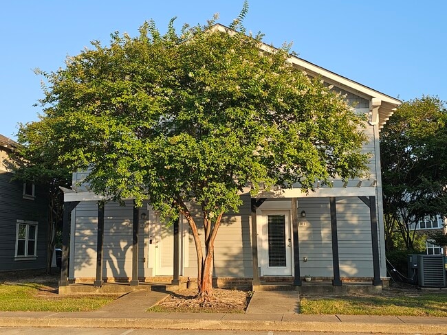 Back Exterior - 1725 Harvey Mitchell Pkwy S Unit 911