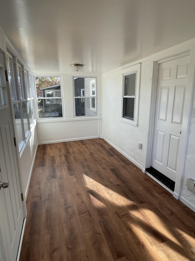 595 N Broadway