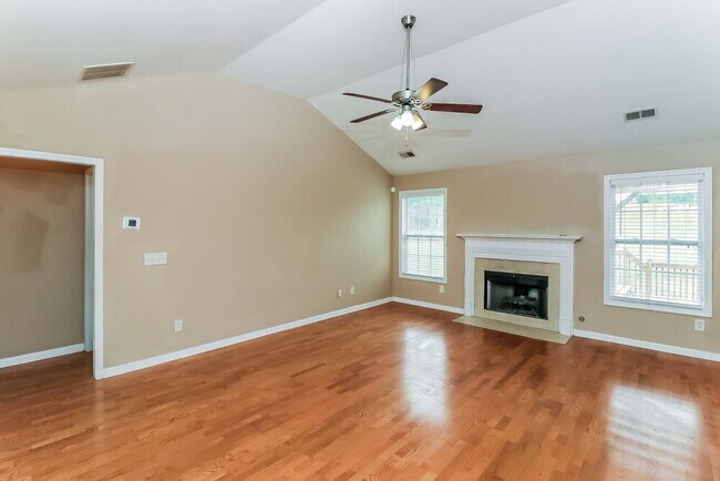 460 Kyles Cir