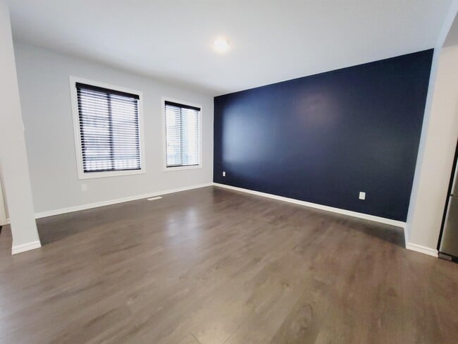 Photo - 16027-16013 13 Ave SW