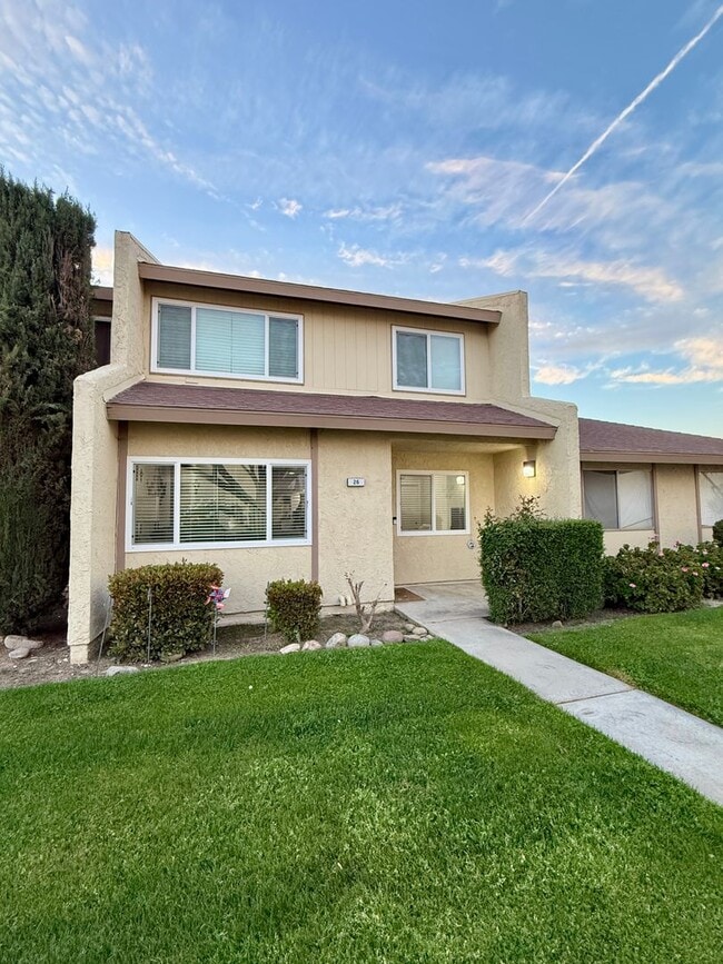 Building Photo - Beautifully 4-bedroom, 2.5-bathroom Condo—ready and waiting for you!