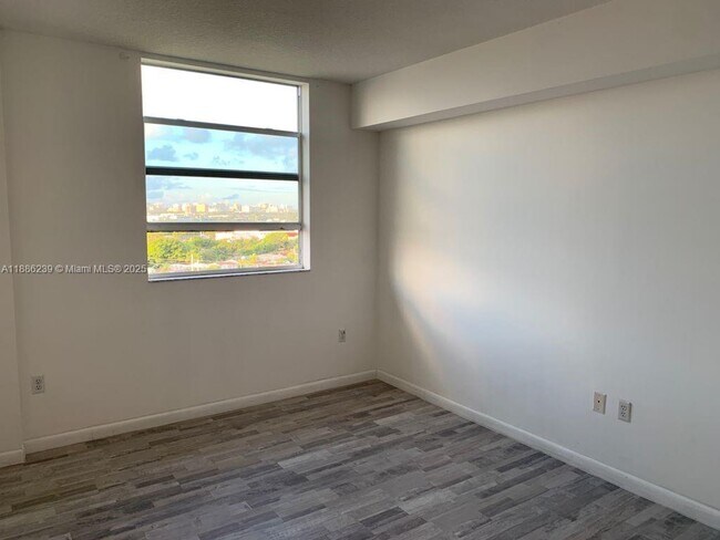 Photo - 1 Glen Royal Pkwy Unit 1107