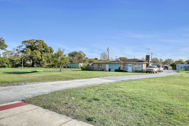 Photo - 1435 W King St