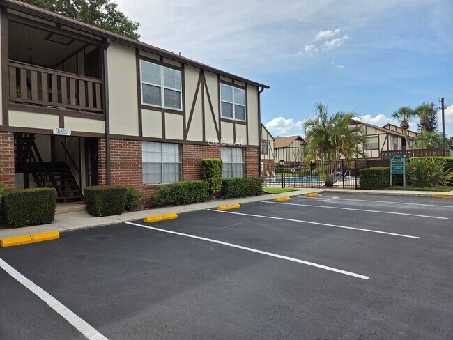 Photo - Lakefront First-Floor Condo in Camelot by ... Unidad N-13