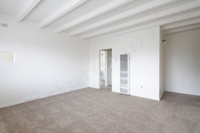 *OPEN HOUSE: 9/6 1:30-2:30PM* Studio in La... - *OPEN HOUSE: 9/6 1:30-2:30PM* Studio in La... Unit 7427-3