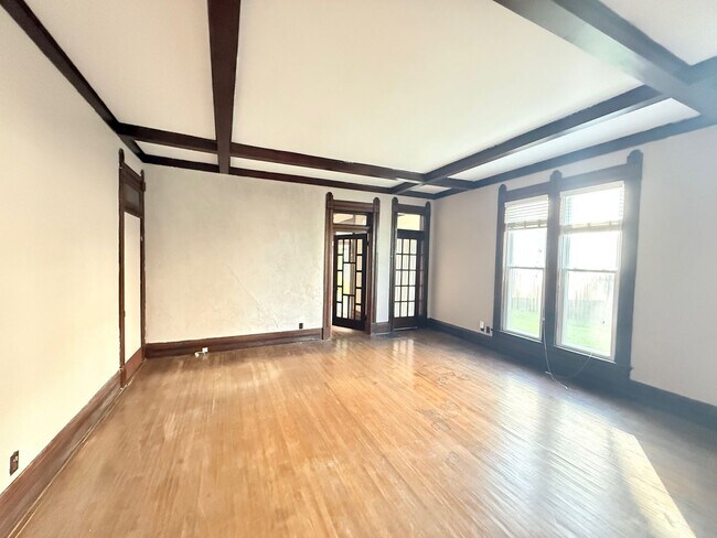 Photo - 1603 E Oak St