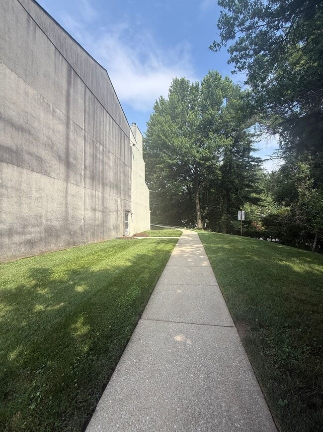 80 Ashlar Hill Ct