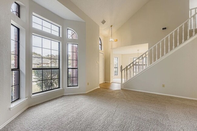 Photo - 325 Leisure Ln