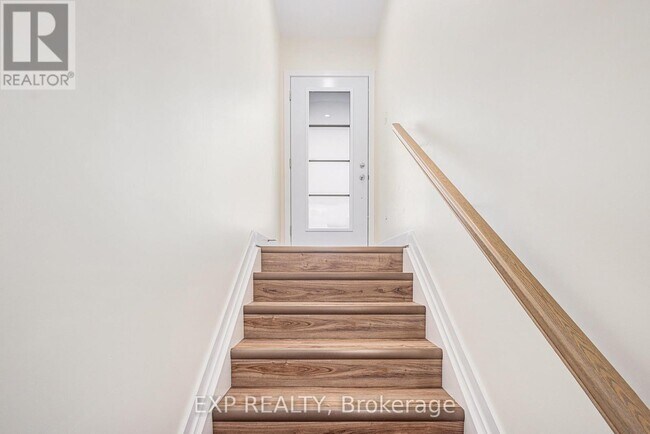 Photo - 897 Laurier St