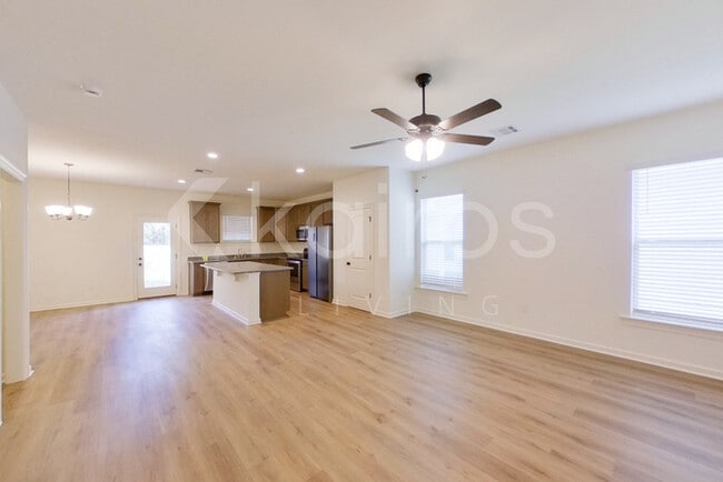 Photo - 111 Salvat Dr