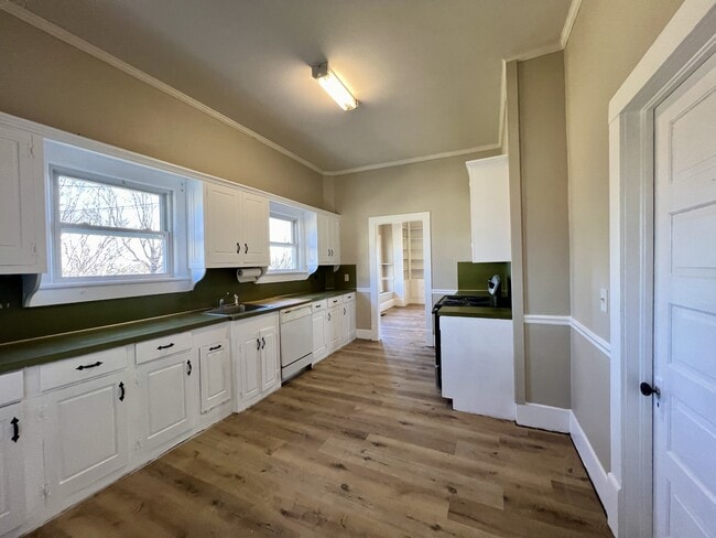 Photo - 201 E Cowles St