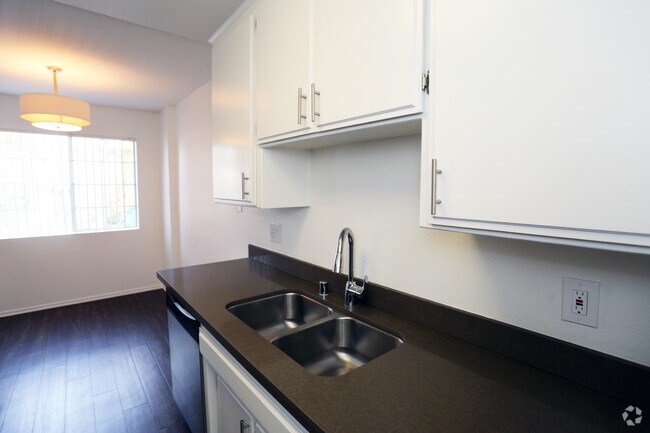 2BR, 2BA-Kitchen