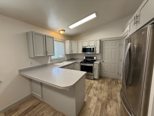 Building Photo - 667 E 1650 S St Unit Upstairs Rental
