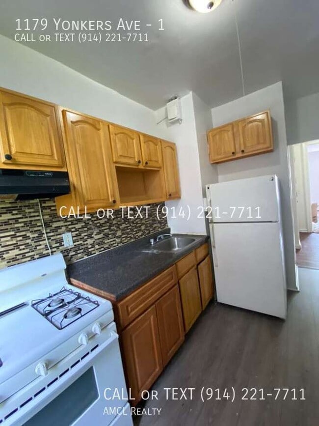 Building Photo - 1179 Yonkers Ave Unit 1