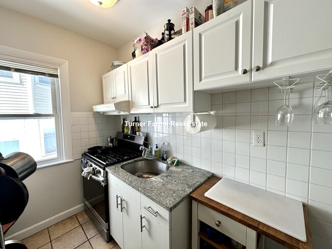 Building Photo - 69 Raymond Ave Unit 1R Rental