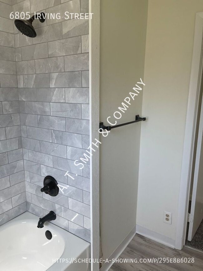 Photo - 6805 Irving St
