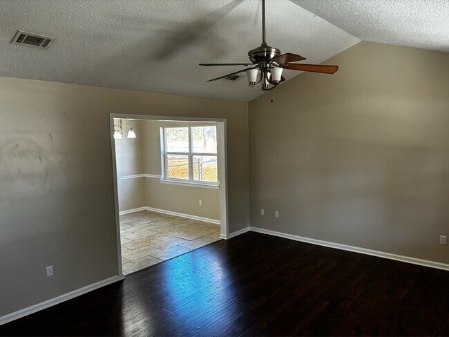 Photo - 15 Patricia Ln