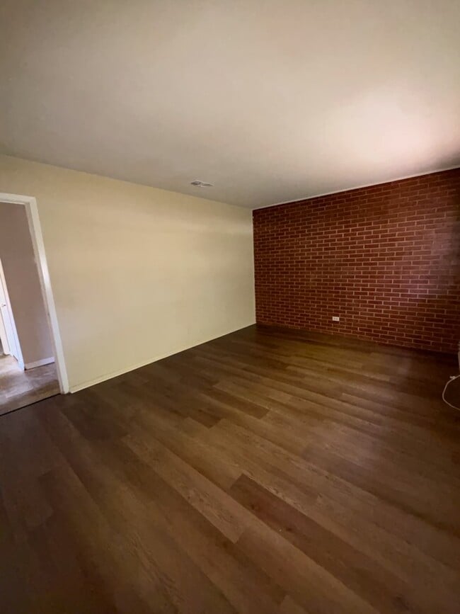 Building Photo - 216 Frieda Ln