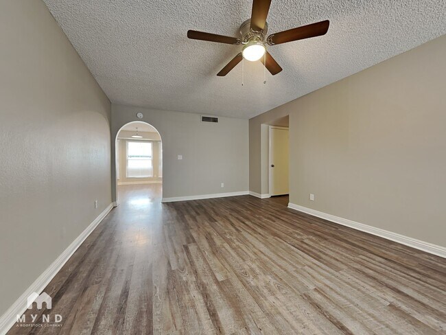 1801 W Potter Dr