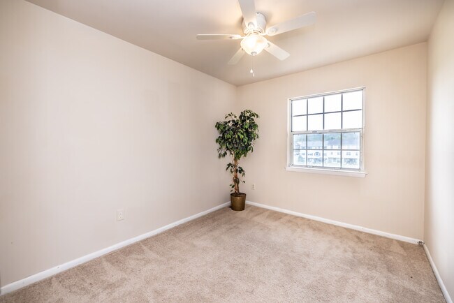 Photo - 188 Chester Ct