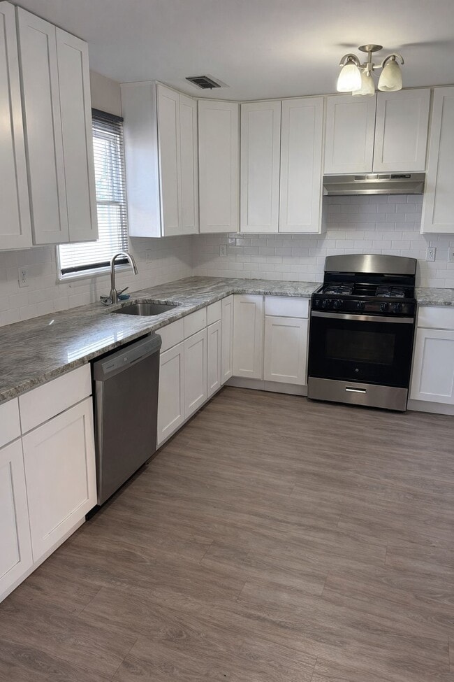 Photo - 15 Cedarbrook Ln