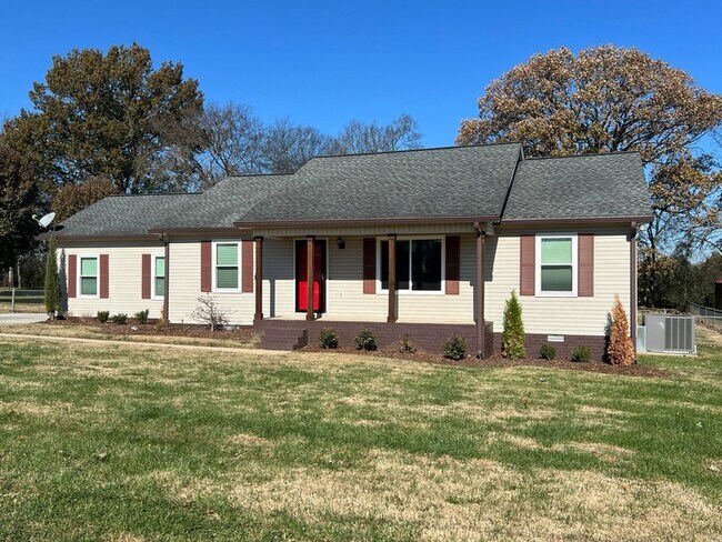 Photo - 204 Homewood Dr