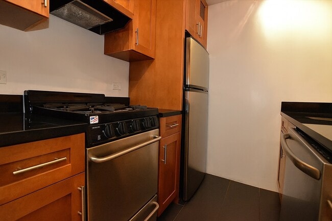 Photo - 204 E 35th St