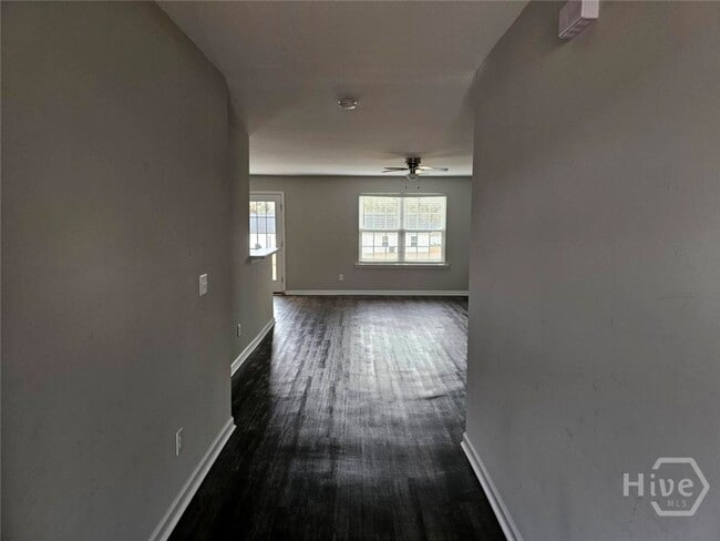 Photo - 207 Evans Ter