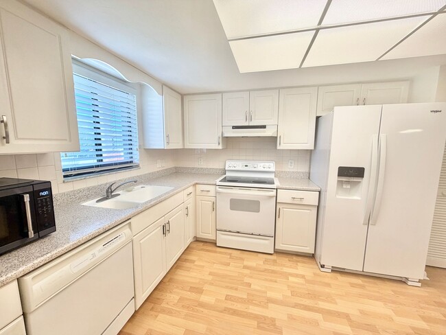 Photo - ** PALM RIVER ** 2 BED / 2 BATH - 1ST FLOOR - CONDO - NORTH NAPLES - ANNUAL RENTAL