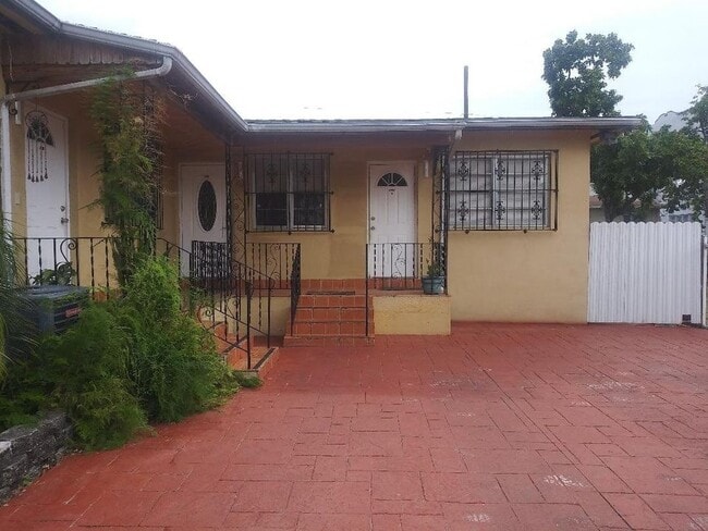 Building Photo - 520 SW 6th Ave Unit Studio Rental