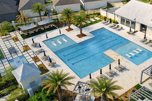 Building Photo - 3 Bedroom House In Rouzan| Community Pool