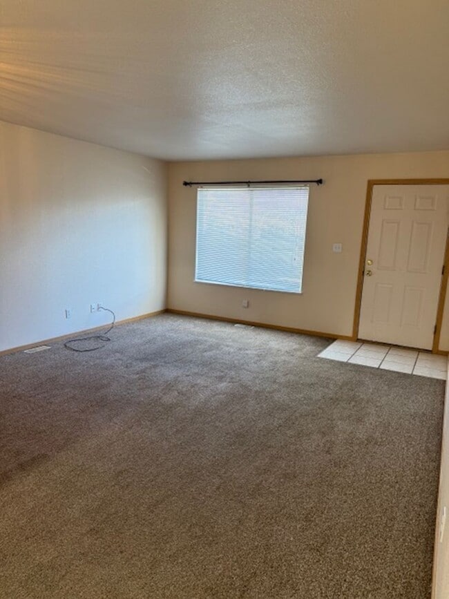 Photo - 935 Village Cir Unit B