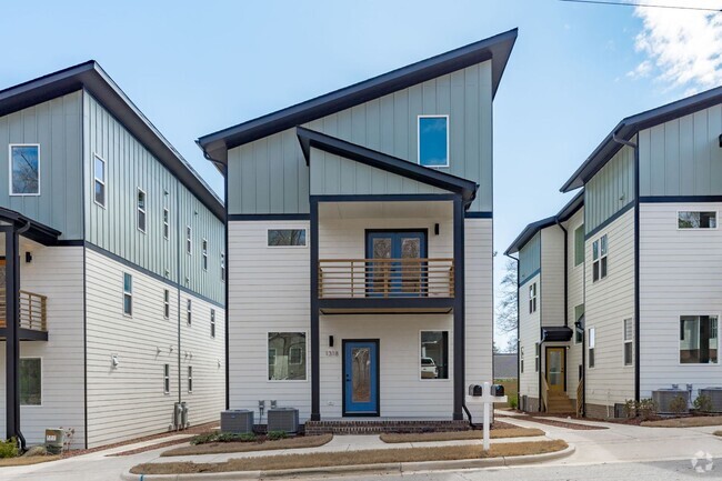 Building Photo - **OFFERING WAIVED APPLICATION FEES & $200 ... Rental