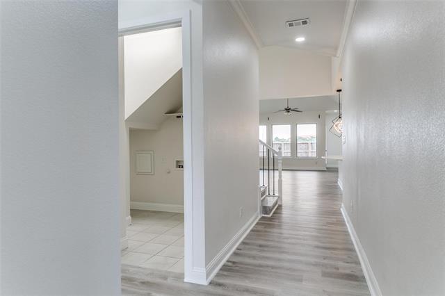 Photo - 523 Paddock Way