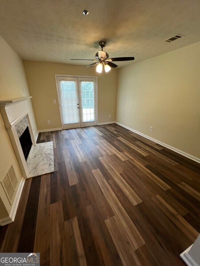 Photo - 2360 Wellington Cir