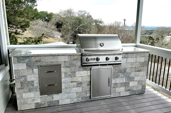 Photo - 1526 Lakeside Dr W