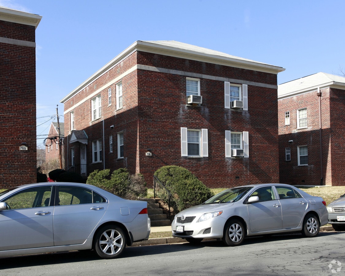 700 - 724 N Monroe St - Kenmore Apartments