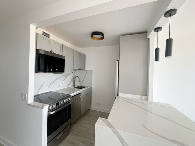 Photo - 4343 N Clarendon Ave Unit 2418