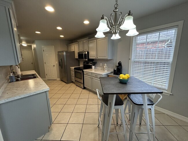 Photo - 4800 SW Golden Eagle Ave