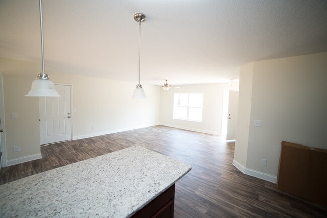 Photo - 20 Golden Poppy Ln