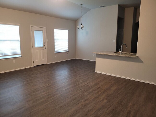 Photo - Luxury Duplex 3/2 in Seguin