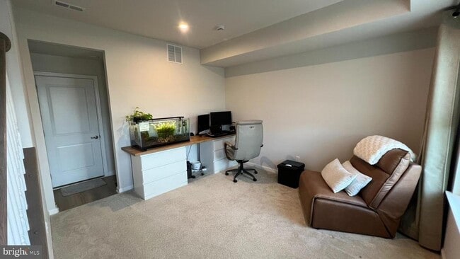 Building Photo - 11 Sidney Ln