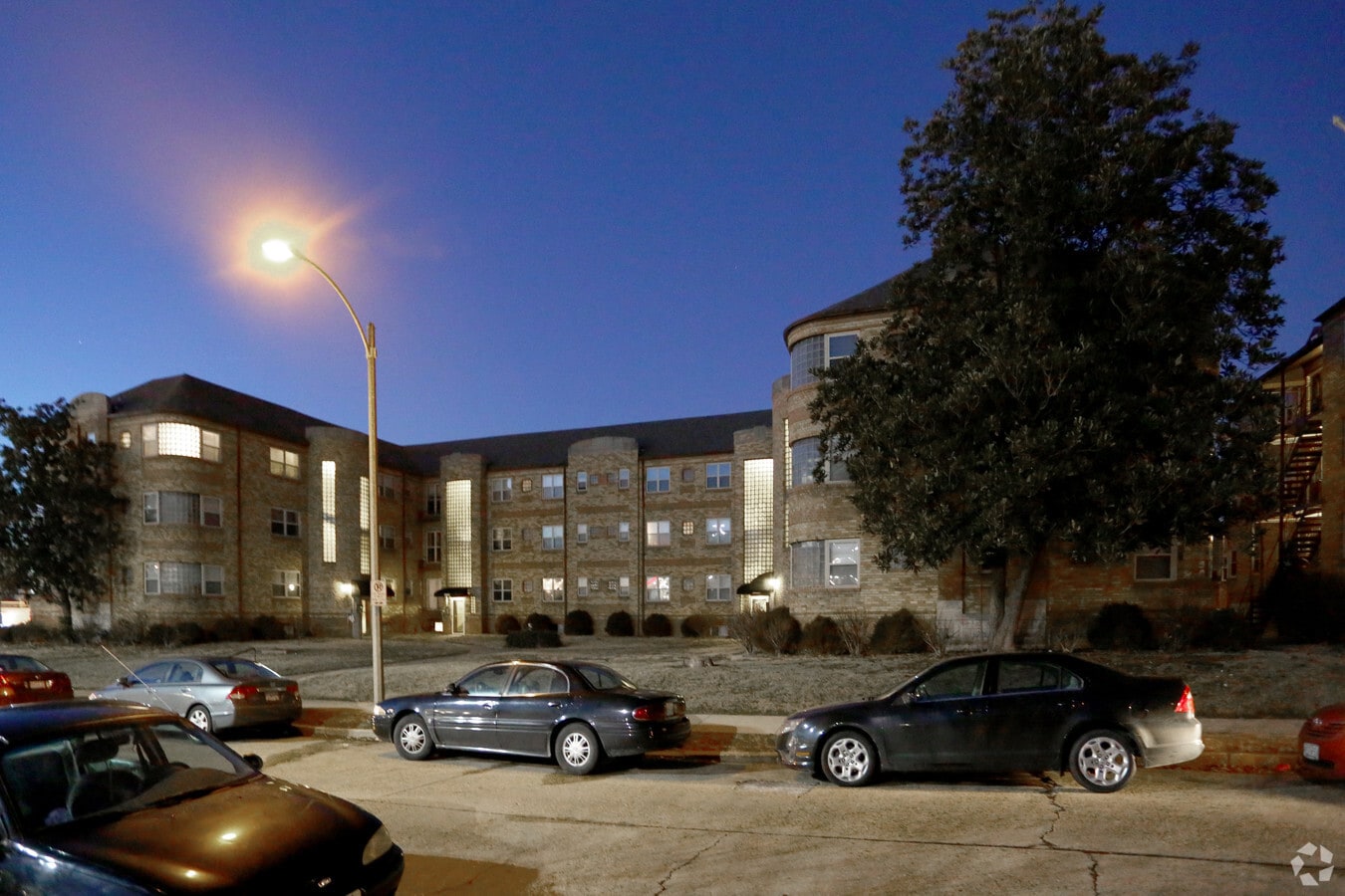 Photo - 5835-5845 Lindenwood Ave