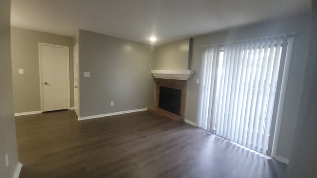 Photo - 906 Candlewood Dr NW Unit Apt A