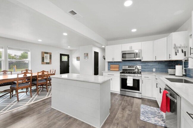 108 Moriarty St NW