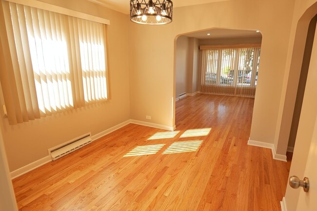 Photo - 5047 S Leclaire Ave